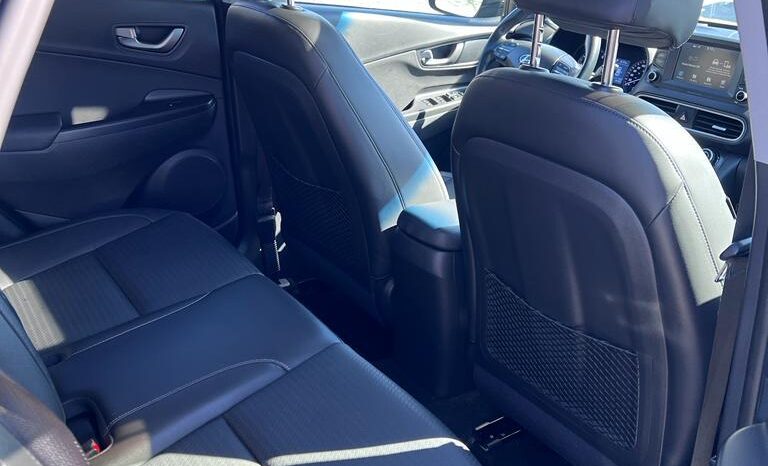 2021 Hyundai Kona Luxury full