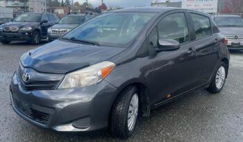 2013 Toyota Yaris LE Hatchback full