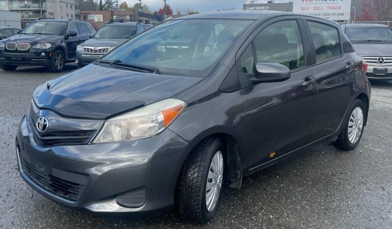 2013 Toyota Yaris LE Hatchback full