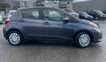 2013 Toyota Yaris LE Hatchback full