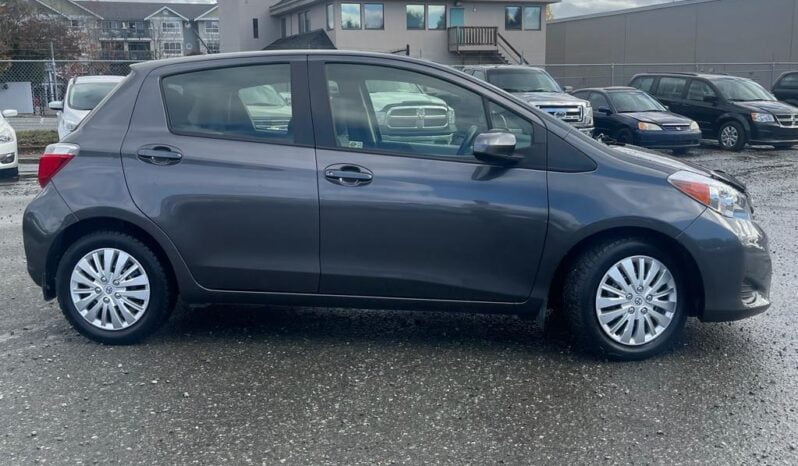 2013 Toyota Yaris LE Hatchback full