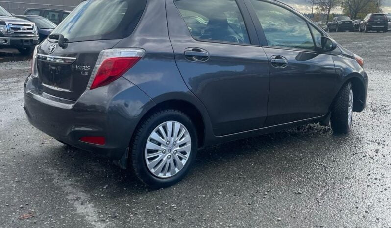 2013 Toyota Yaris LE Hatchback full