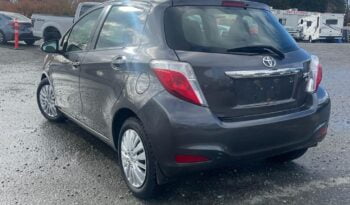 2013 Toyota Yaris LE Hatchback full