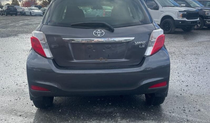 2013 Toyota Yaris LE Hatchback full