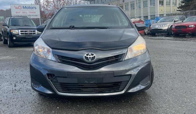 2013 Toyota Yaris LE Hatchback full