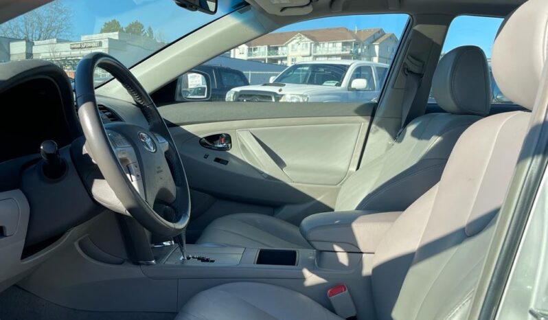 Toyota Camry Hybrid full