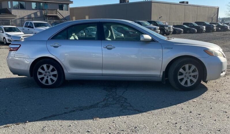 Toyota Camry Hybrid full