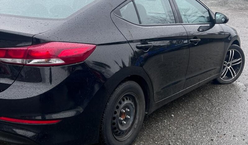 2017 Hyundai Elantra LE full