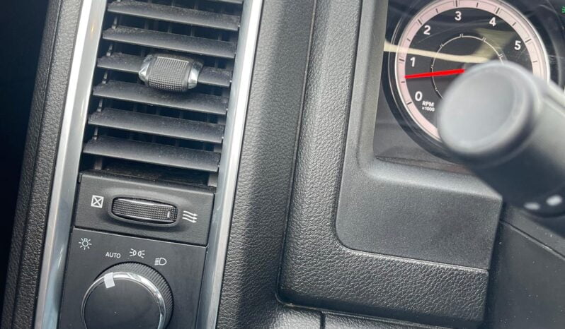 2022 Ram 1500 Classic SLT full