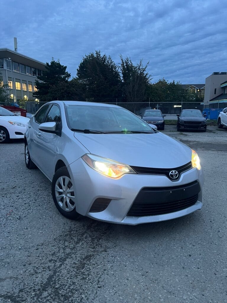 Toyota Corolla 2014 Sedan used-cars-fr
