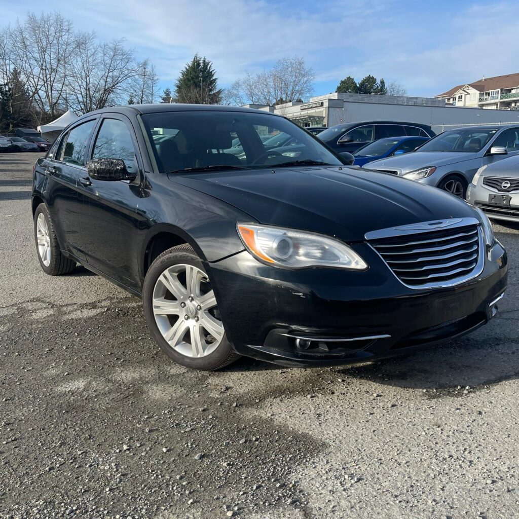 Chrysler 200 2013 PASSENGER CAR used-cars-fr