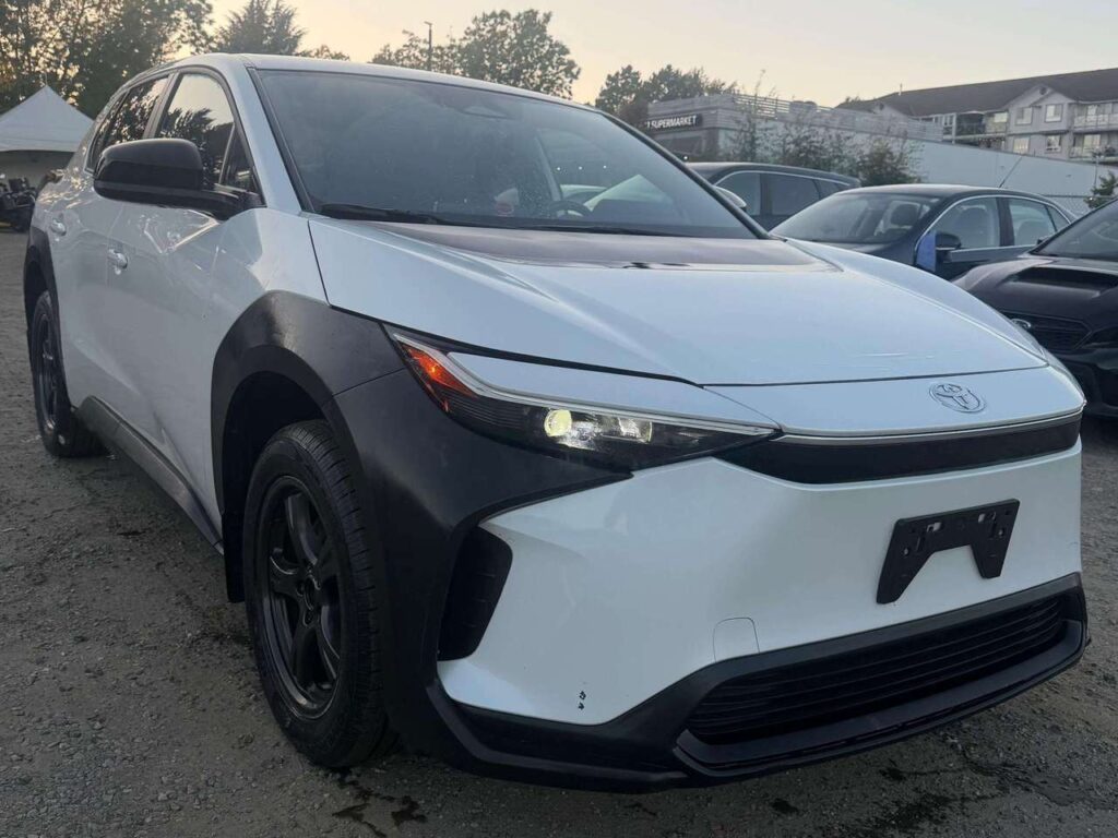 2023 Toyota bZ4X LE